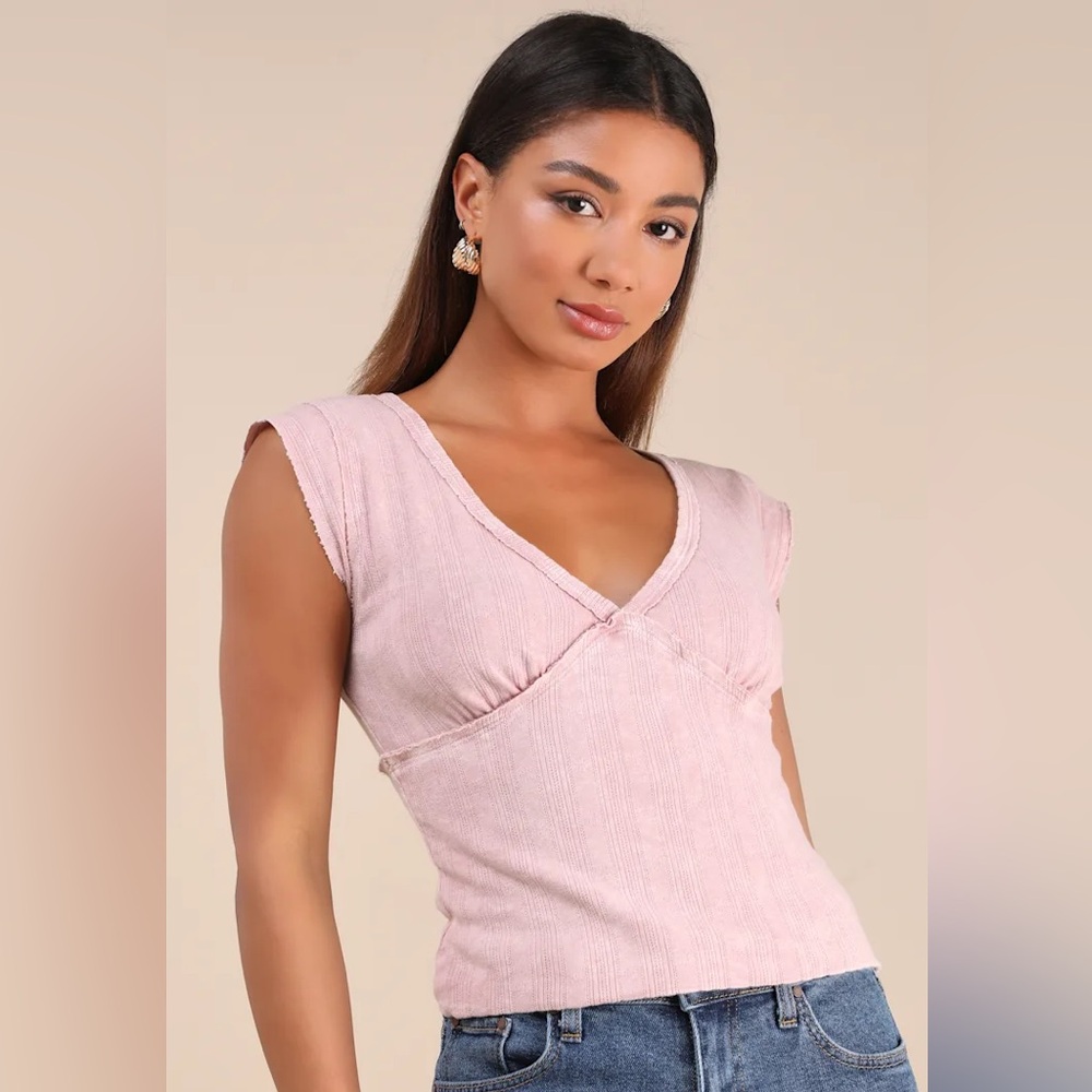 New Without Tags Lulu's Blush Sleeveless V-Neck Top